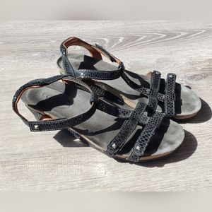 Taos Wanderer Sandal Black